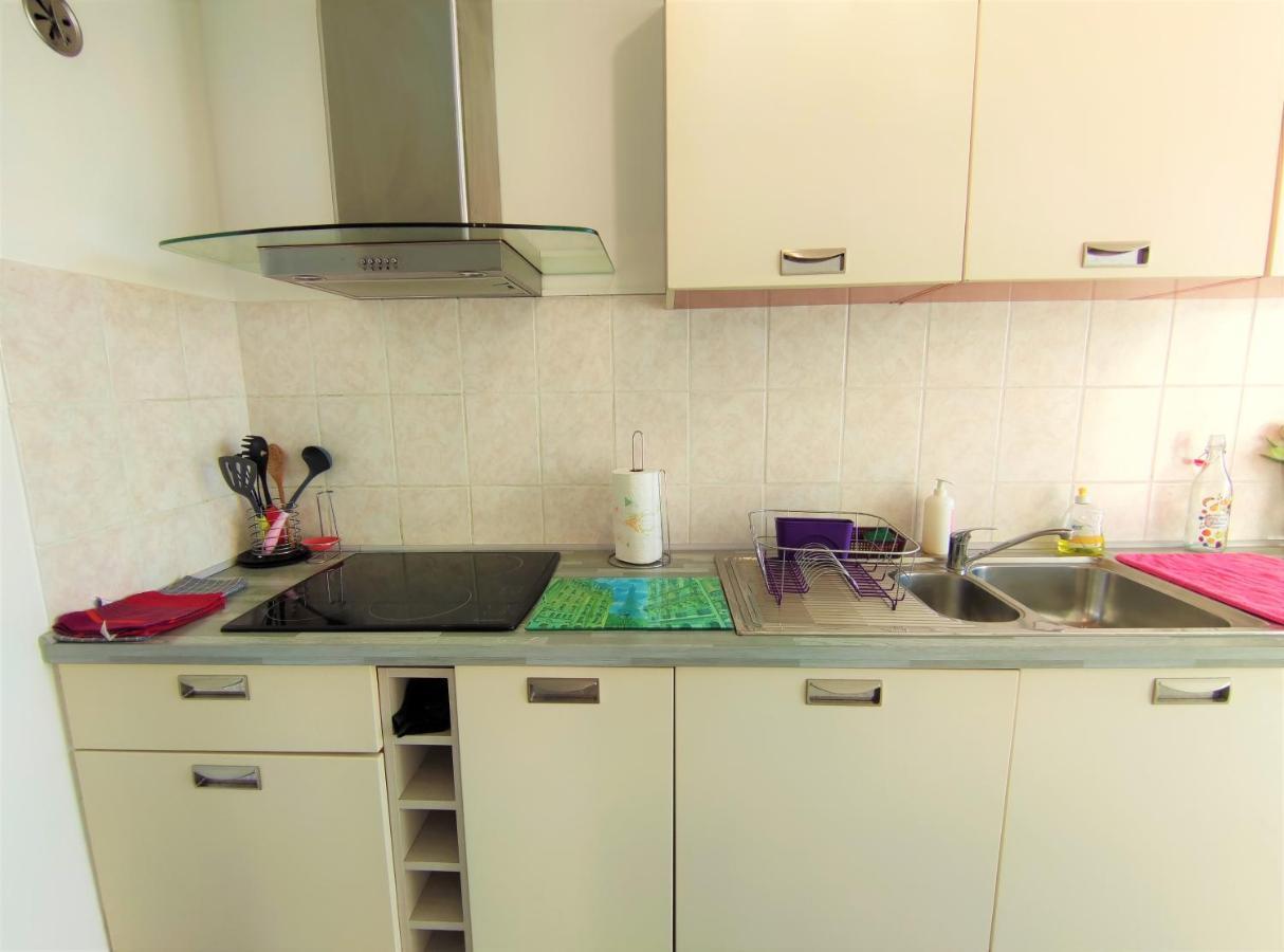 6 Appartements Et 4 Adresses A Mi-Chemin Entre Le Vieux Port Et L Ile De Re Ла-Рошель Экстерьер фото
