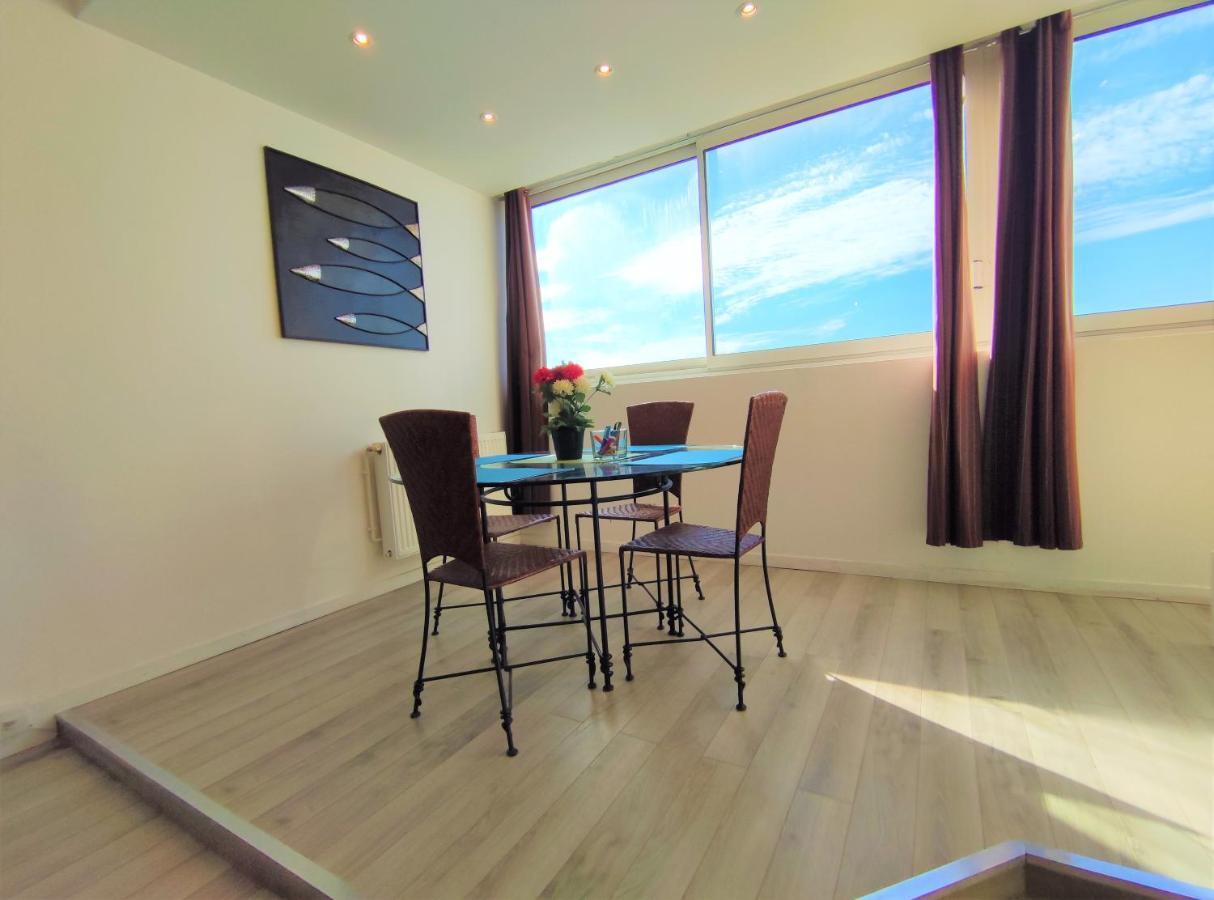 6 Appartements Et 4 Adresses A Mi-Chemin Entre Le Vieux Port Et L Ile De Re Ла-Рошель Экстерьер фото