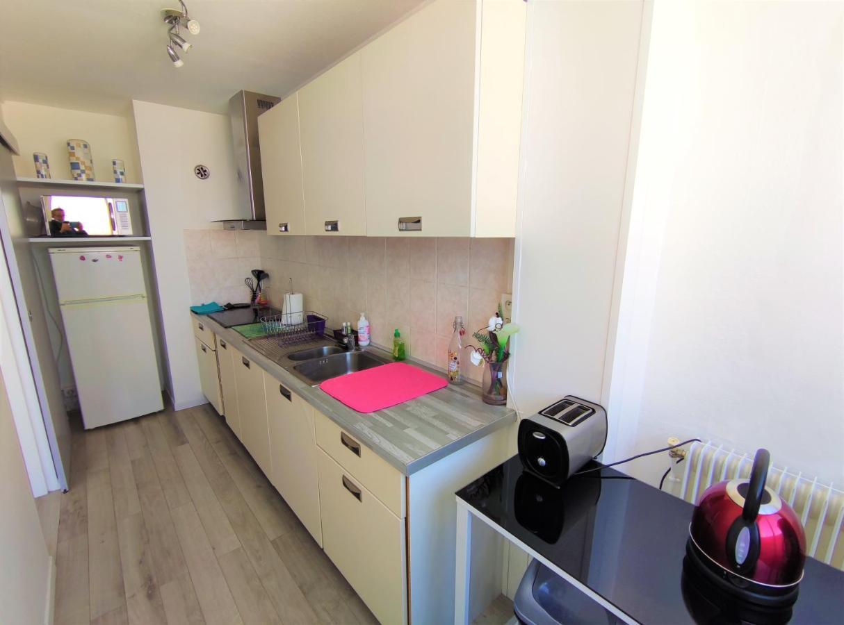 6 Appartements Et 4 Adresses A Mi-Chemin Entre Le Vieux Port Et L Ile De Re Ла-Рошель Экстерьер фото